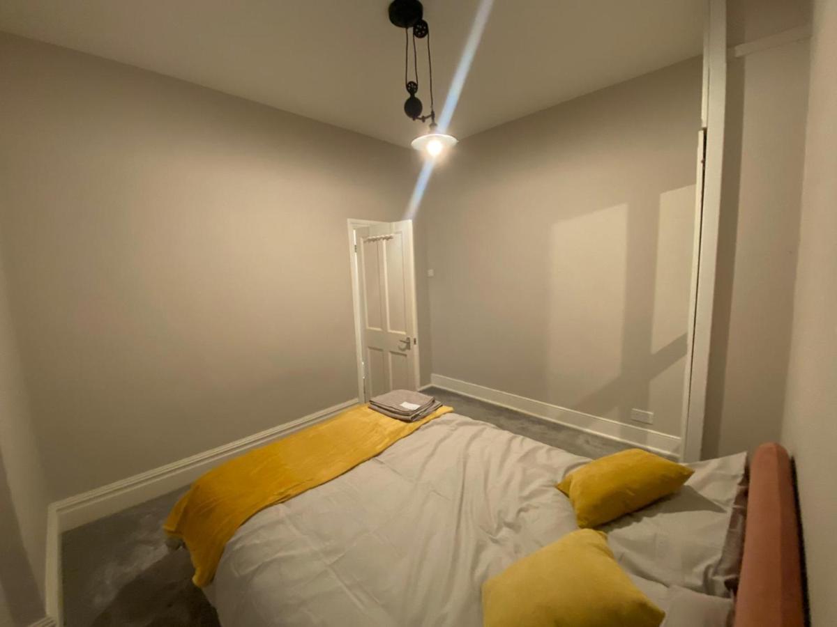 Spacious 2-Bed Apartment Londen Buitenkant foto